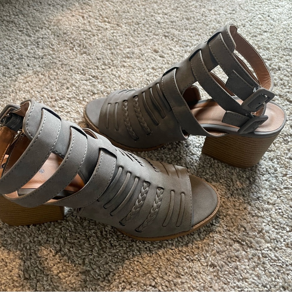 Qupid Gray Gladiator Sandals with Chunky Sole